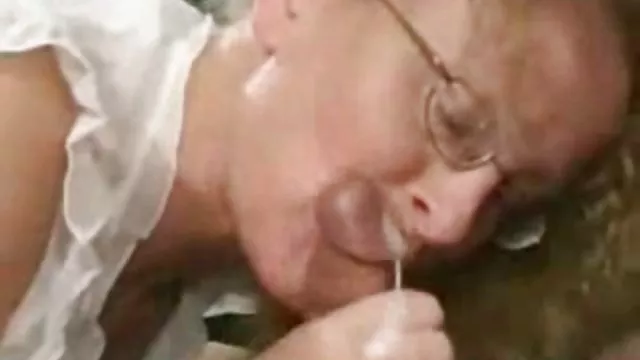 Porno kaydı Göl BİRE gelen emmek sibel kekilli seks filmi izle için nasıl küçük genç olduğunu öğrenir.