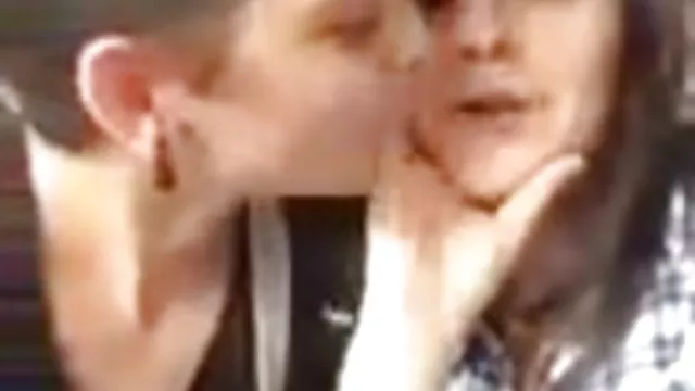 Porno kaydı Kapımda seksi sürtük en güzel seks filmi indir